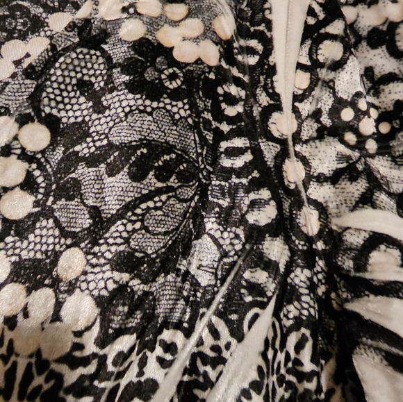 Womens blouse - Picture 3 of 5